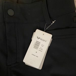 Roxy black skinny fit stretch snow pants.